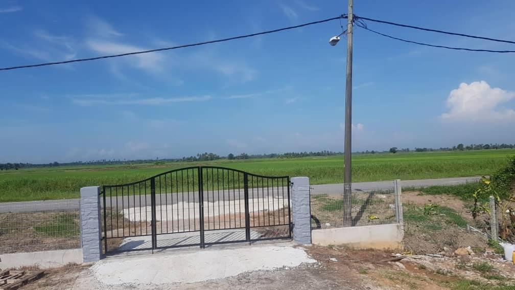 Room/Homestay Nazadja Sungai Besar Exterior photo